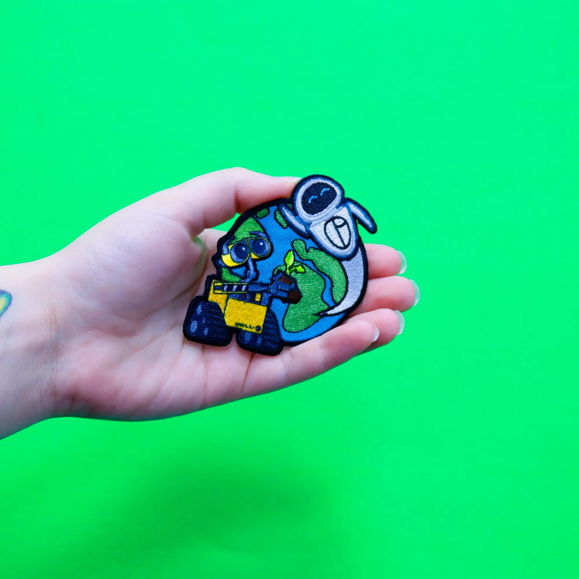 Official Wall-E And EVE With Earth Embroidered Iron On Patch - Image 3